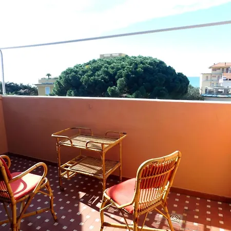 Attico Spazioso E Con Vista, Apartment Levanto